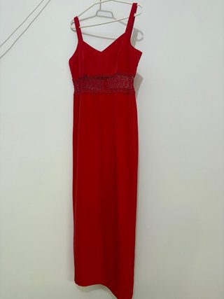 Vestido de fiesta rojo largo con detalle