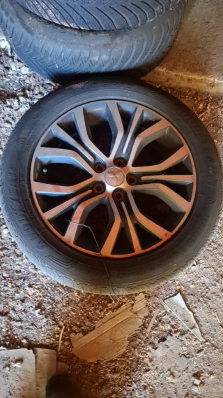 Llantas con Neumáticos Mitsubishi