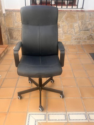Sillón de estudio negro .RUEDAS NUEVAS
