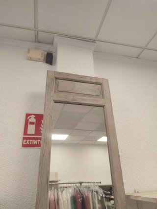 Espejo de Pared Alto con Marco de Madera