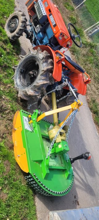 Tractor con aperos en perfecto estado