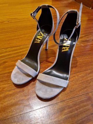 Sandalias de tacón Zara grises
