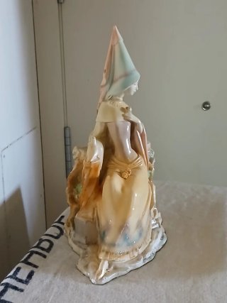 Figura Lladró Damita Medieval 4928