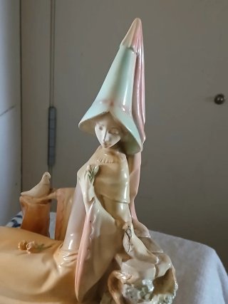Figura Lladró Damita Medieval 4928