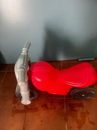 Moto correpasillos infantil roja