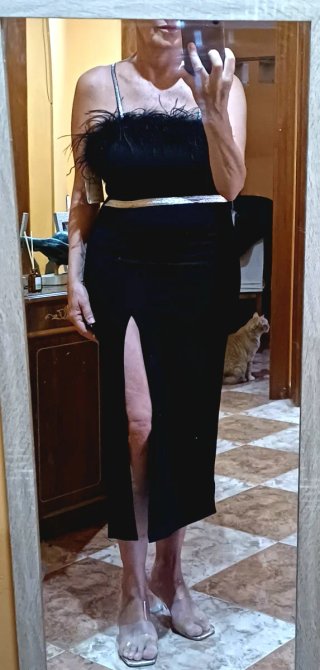 Elegante vestido negro fiesta