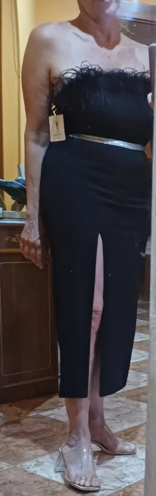 Elegante vestido negro fiesta