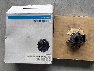2 Casetes Shimano Ultegra 11v (11-30 y 11-32)