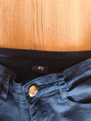 Pantalón Negro Campana con Botones