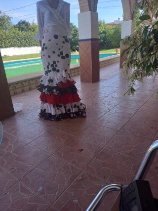 Dos trajes de flamenca