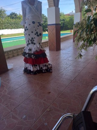Dos trajes de flamenca