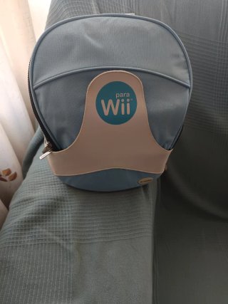 Consola WII  con accesorios y bolsas originales .