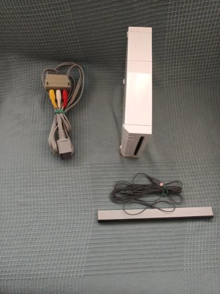 Consola WII  con accesorios y bolsas originales .