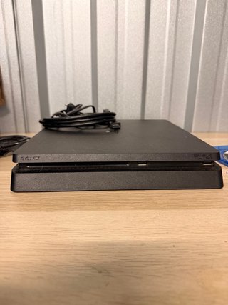 PS4 Slim 1TB top top