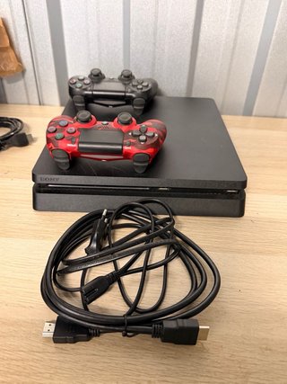 PS4 Slim 1TB top top