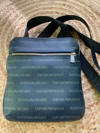 Bandolera Emporio Armani.