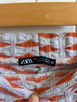 Pantalón crochet estampado naranja y rosa