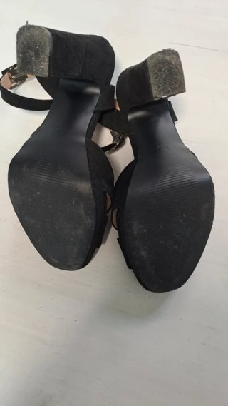 Sandalias Anna Field tacón alto negras