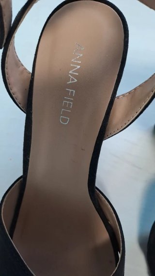 Sandalias Anna Field tacón alto negras