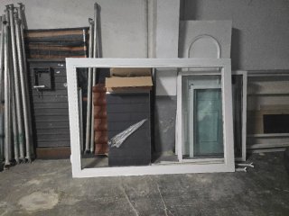 Ventana de aluminio blanca