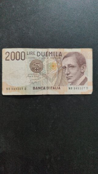 Antiguo billete de 2000 liras de Italia