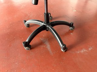Silla de oficina IKEA negra
