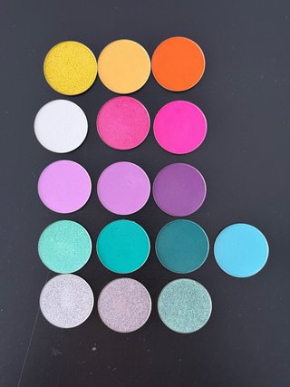 Lote de 16 Sombras Krash Kosmetics
