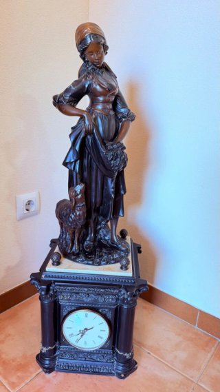 Escultura Pastora Urregui con Peana 90cm