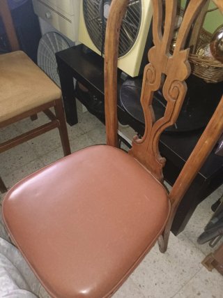 Sillas de madera con asiento de tela