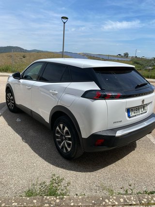 Peugeot 2008 blue HDI 110  2022