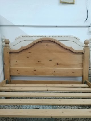 Cama de Madera Maciza de Pino con Cabecero Curvado