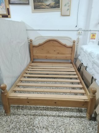 Cama de Madera Maciza de Pino con Cabecero Curvado