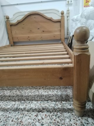 Cama de Madera Maciza de Pino con Cabecero Curvado