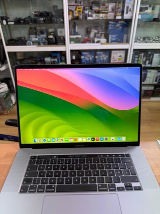 MacBook Pro 2019 16” i7 16GB RAM 500GB SSD
