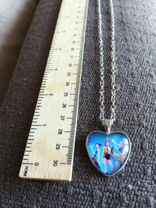 Colgante Corazón con Figuras k-pop
