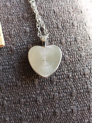 Colgante Corazón con Figuras k-pop