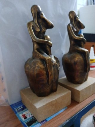 2 Figuras Resina Baño Bronce Base Pie