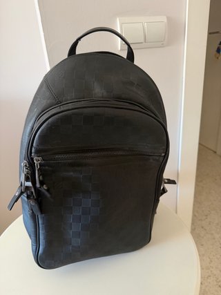 Mochila de cuero sintético negra