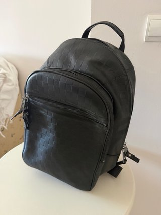 Mochila de cuero sintético negra