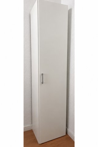 Armario de limpieza blanco