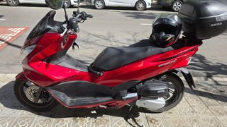 Honda PCX 125 - ¡Solo 4.000 km reales!