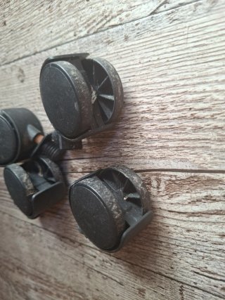 Set de 4 Ruedas Pequeñas para Muebles