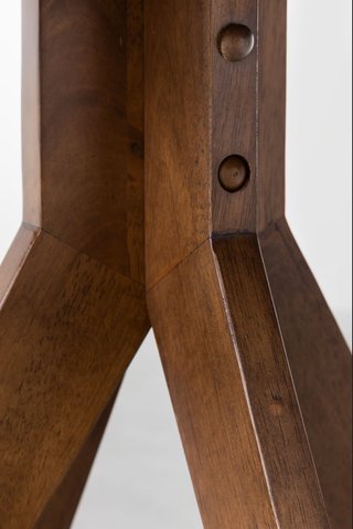 Mesa redonda de madera