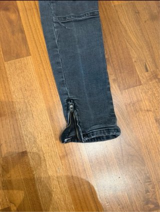 Vaqueros cargo Zara negros rotos T.38