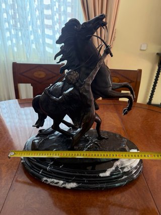 Figura Bronce y Mármol Caballo y jinete “costeau”