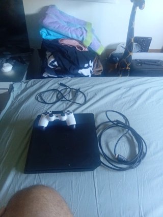 PlayStation 4 Slim 1TB + Mando DualShock 4