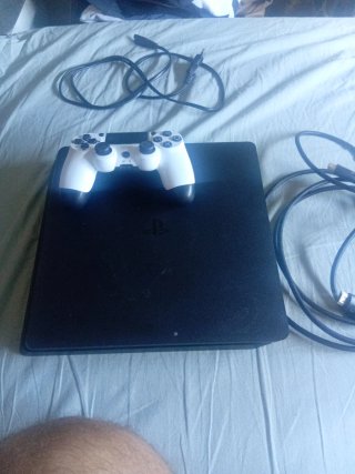 PlayStation 4 Slim 1TB + Mando DualShock 4