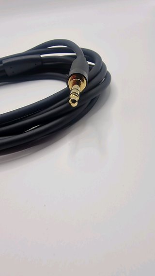 Cable Amazon Basics 3.5mm a 2 RCA