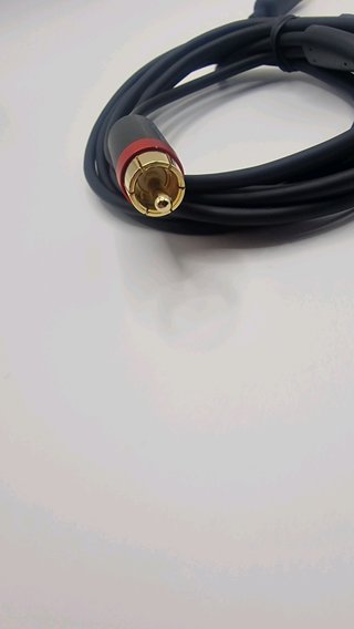 Cable Amazon Basics 3.5mm a 2 RCA
