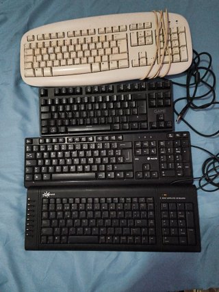 Lote 4 Teclados (Blancos y Negros)